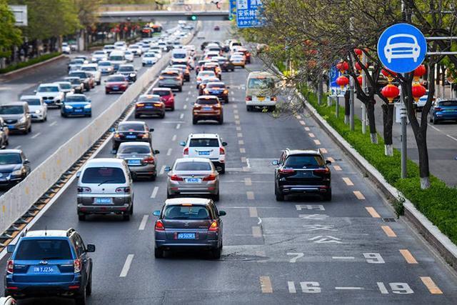 北京新增2万新能源车指标，家庭第一辆车选购如何一步到位？