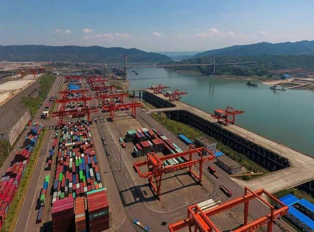 逆势上扬9.6% 重庆自贸试验区上半年进出口额完成2030.5亿元