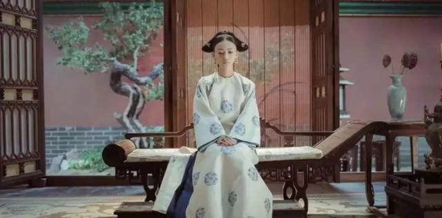 出门六个助理20多保镖，被央视点名批评，被爆后