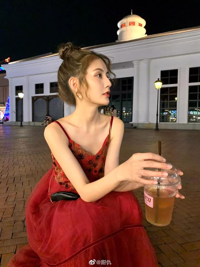 王思聪第19任女友曝光后，我挖出了她背后的大瓜...