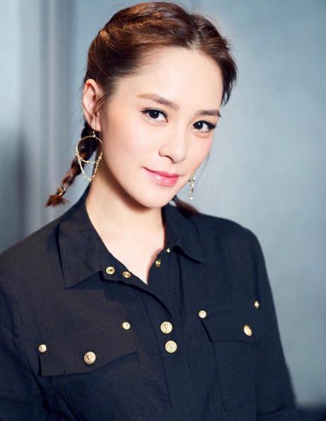 赖弘国删除和阿娇有关的微博并取关，女方依旧关注对方