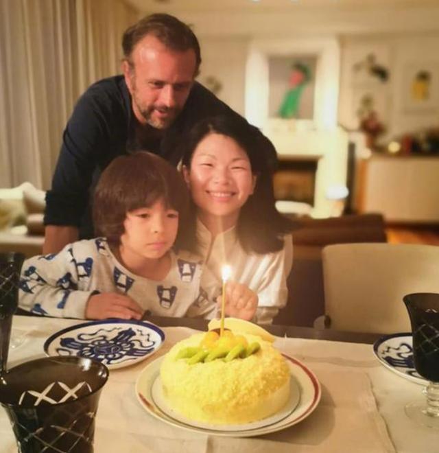 中国“最丑”超模吕燕，逆袭嫁入法国豪门，7岁混血儿子颜值超高