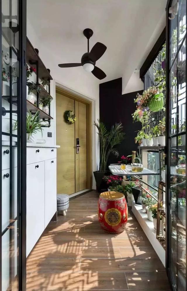 一平米2万的房价再小的入户花园也要十来万你家真要浪费了