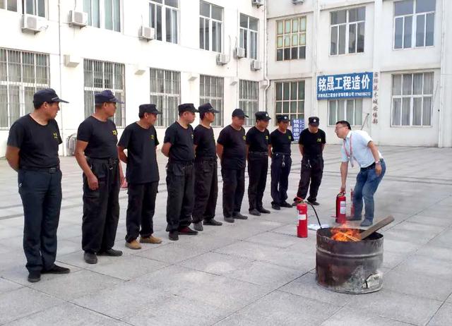 安保部经理蔡长清表示,消防安全,重于泰山,每年夏季都会组织安保人员