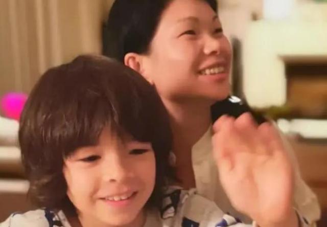 还记得“第一丑模吕燕”吗？儿子完美逆袭帅到