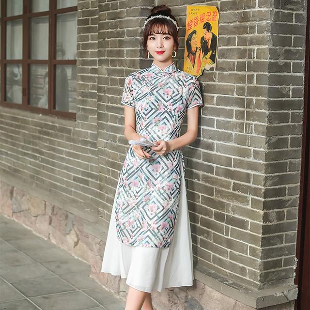古典美人的韵，惊艳了江南烟雨，复古改良旗袍连衣裙显东方女人味