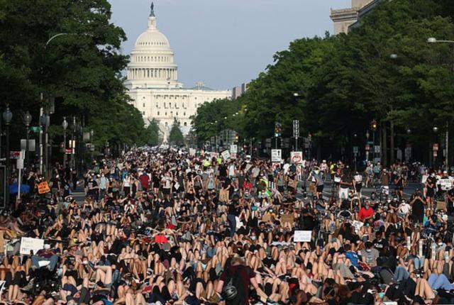 弗洛伊德运动堪称美国史上规模第一，超过2600万人参加了示威