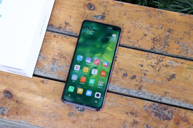 卢伟冰公布好消息，双模5G+首发高通7nm EUV芯片，价格感人