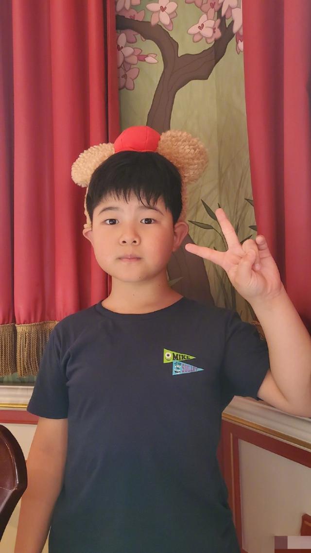 9岁安吉长胖引热议，胡可晒近照：我男朋友要开始运动健身了