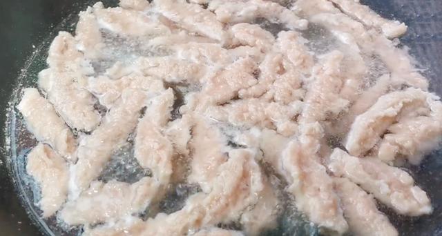 瘦肉这样做太好吃了，做法简单，吃起来Q弹爽滑，一次能吃两大碗