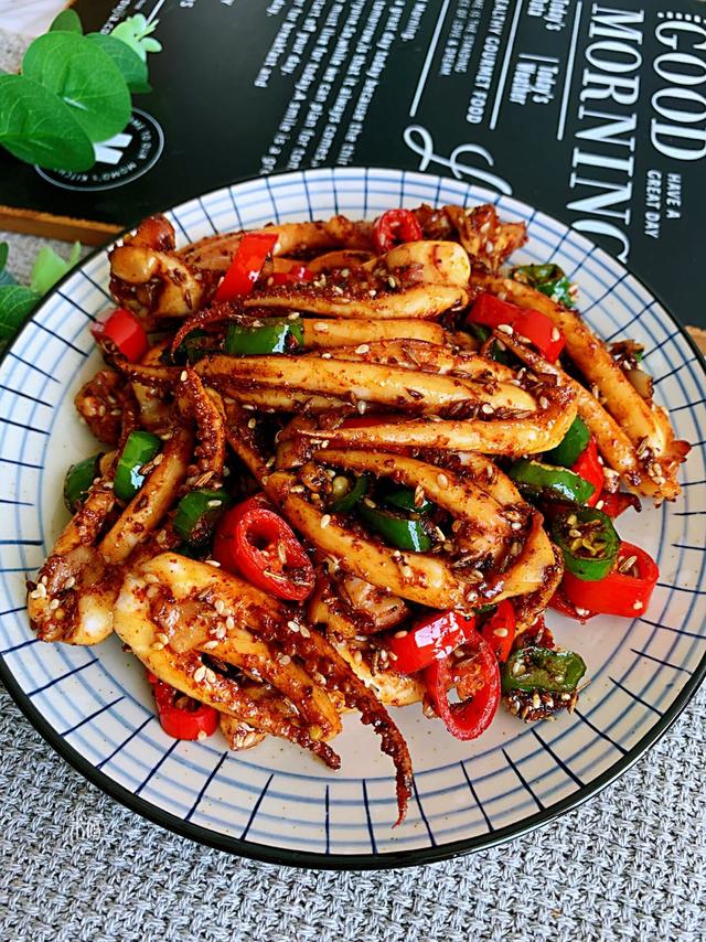 遇上此菜，我从不手软，鲜嫩无比Q弹至极，比吃烧烤还香