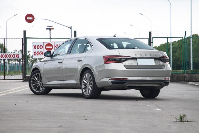 德系大众要“伤心”了，车尾带字母的B级车，跌破15w才月销260台