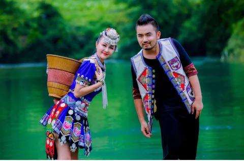 要火,不是搞怪,就是钱多.山水组合,你们未来很