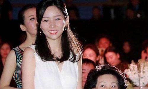 90后“女富豪”人美学历高！4年赚了1000亿，才