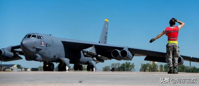 ͬ��50�����Ʒ�������ͺ�-6J�Ա�����B-52H�����߲����ж��