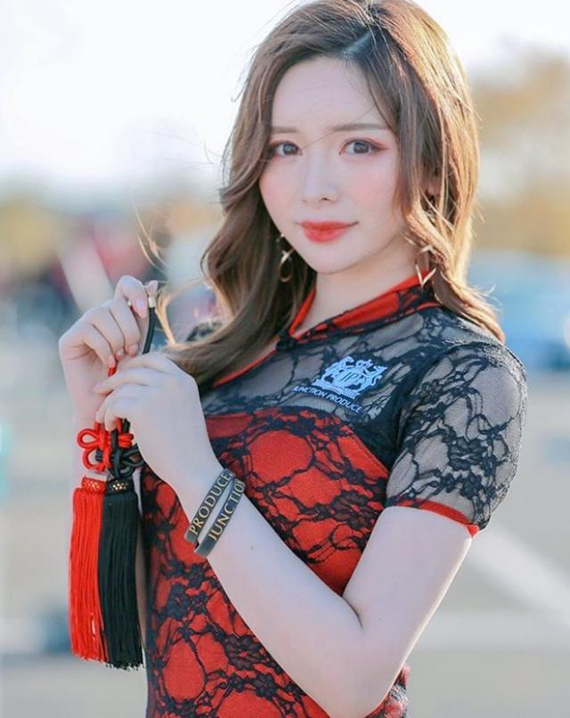 日本绝美赛车手颜值爆火，上赛场前竟然还是性感模特？
