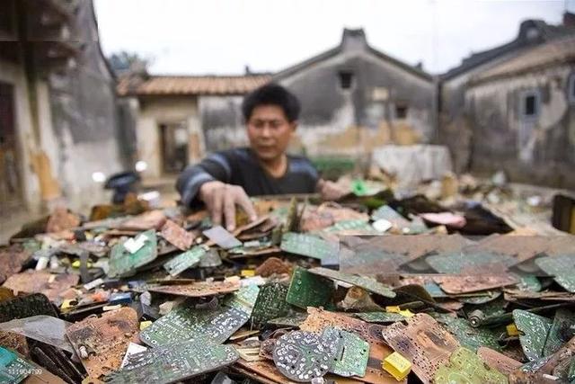 土耳其涌入万吨洋垃圾，民众苦不堪言，欧美甩锅：都怪中国