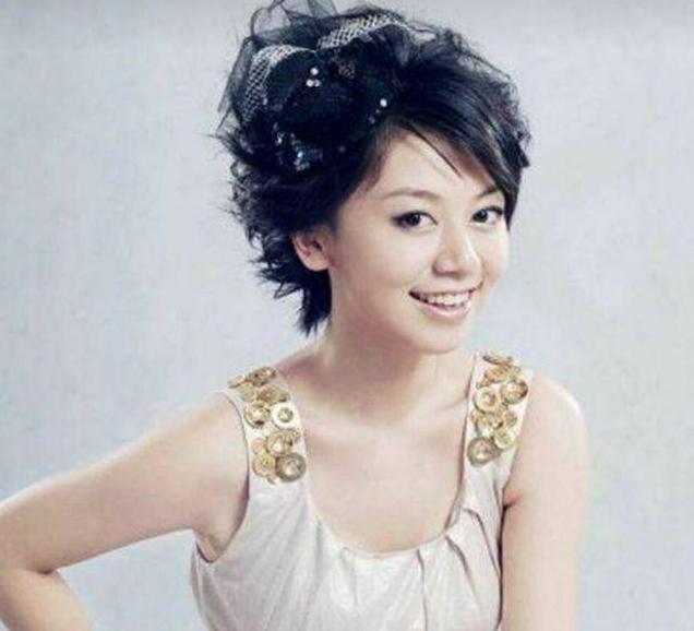 前湖南台主持人罕见露面：远嫁国外当家庭主妇