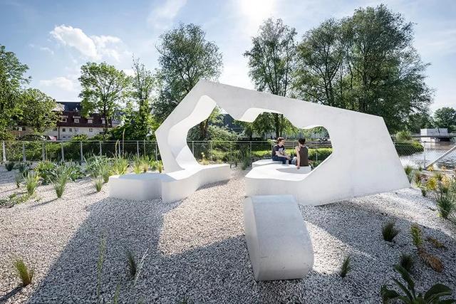 mayer.h的作品.树洞花园"的主题:"我们相对而望,任时光,兀自生长".