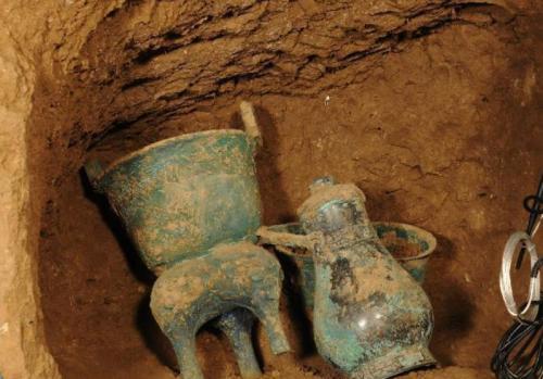 陕西村民发现2000年古墓，出土山海经异兽，西方专家质疑：不可能