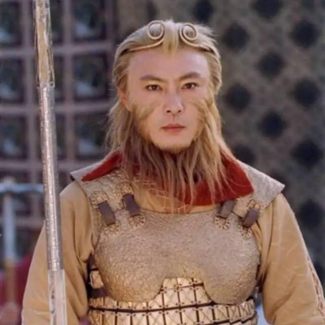 张国荣是他表哥、四大天王给他做配角，如今他