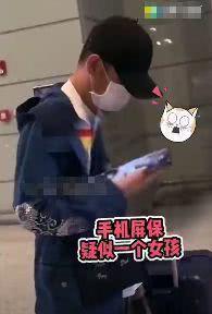 35岁的文章开始了新恋情？独自在机场面容憔悴，