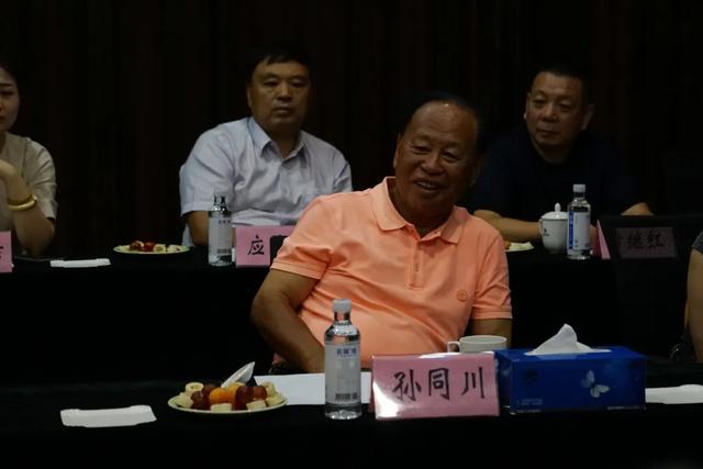 原重庆市委书记孙同川等一行来到中微汽车配件产业基地参观考察