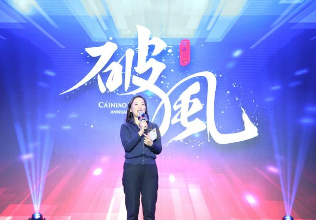 马云背后的女人，曾是阿里前台小妹，如今掌管