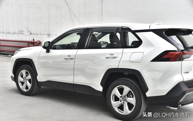 最适合家用的三款SUV，低至16.98万，RAV4、CR-V和奇骏怎么选？