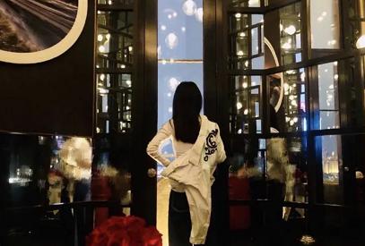 赵丽颖探班冯绍峰，夫妻俩撇下儿子过二人世界