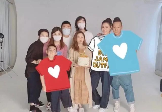 应采儿晒Jasper作业，童言童语被围观，Jasper小小