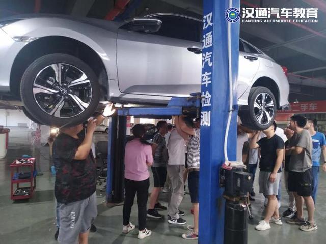 二手车评估师是怎样验车的？