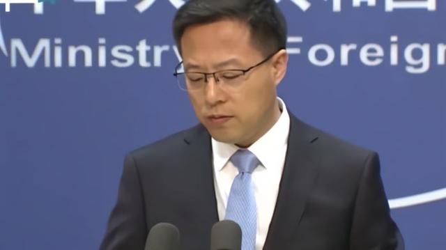 大型双标现场！特朗普对抗疫情犯下的错，正是