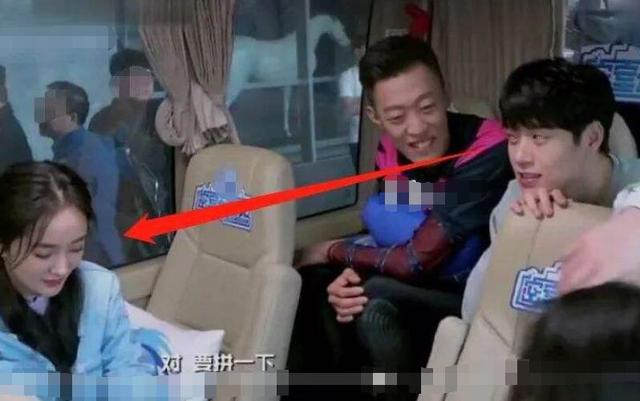 捂不|杨幂魏大勋捂不住了？穿情侣款出入同一小区疑同居 网友调侃：有猫腻