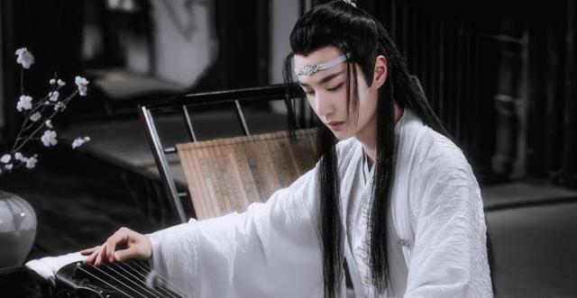 前有《皓衣行》，后有《流金岁月》，路透成最