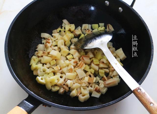 每到8月，我家必做这下饭小菜，咸香脆爽，比肉受欢迎