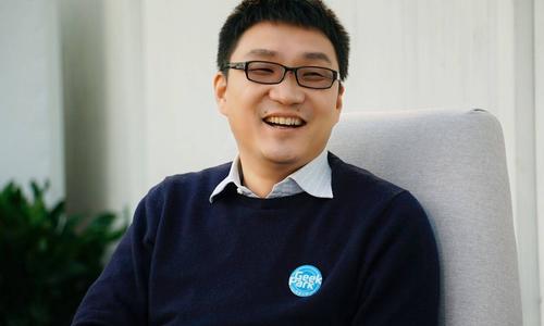 黄峥“大方”捐出416亿，CEO之位“拱手让人”？