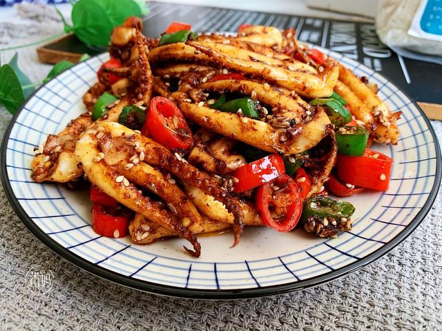 遇上此菜，我从不手软，鲜嫩无比Q弹至极，比吃烧烤还香