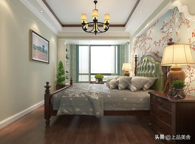很经典耐看的美式田园风，主卧室的床很好看，102平米三房设计
