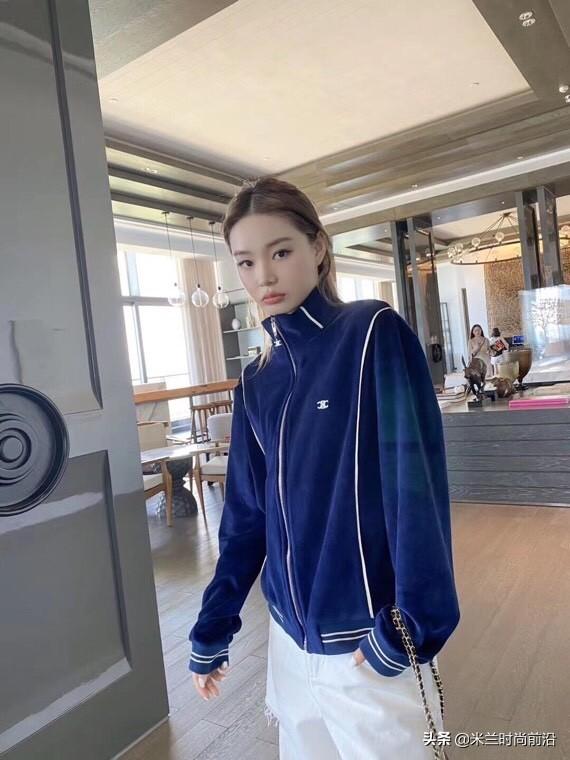 秋季新款潮爆了！2020ss最新 这款丝绒外套真的一眼爱