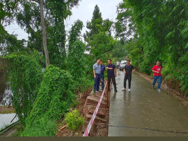 暴雨突袭 冯店镇上下齐心全力防汛