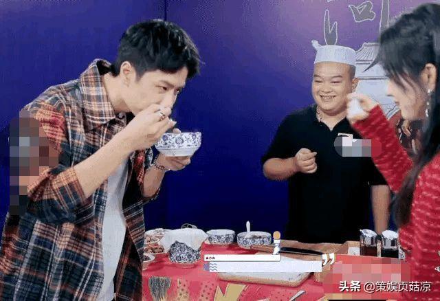 赵丽颖王一博喝同一碗汤，旁人看了都尬笑，冯绍峰难道不吃醋吗？