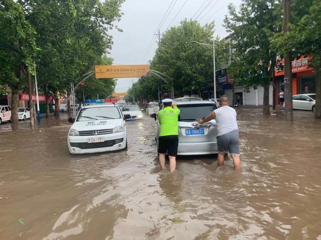 雨天的“航标” 水中的“灯塔”