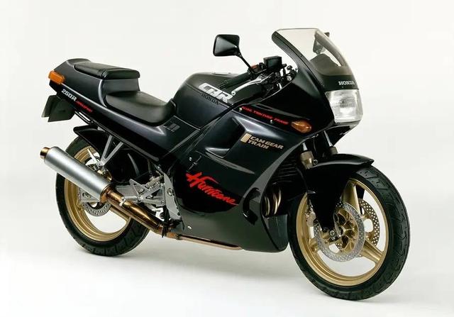 С�����ĸ׳����ţ�������Ҳ���з�YZF-R25M