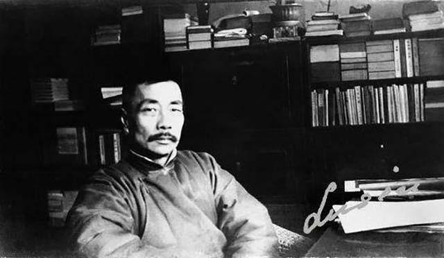 成年人最大的悲哀，就是突然发现自己成了鲁迅