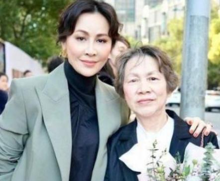 小S为婆婆庆祝母亲节，夸自己是好媳妇，网友：