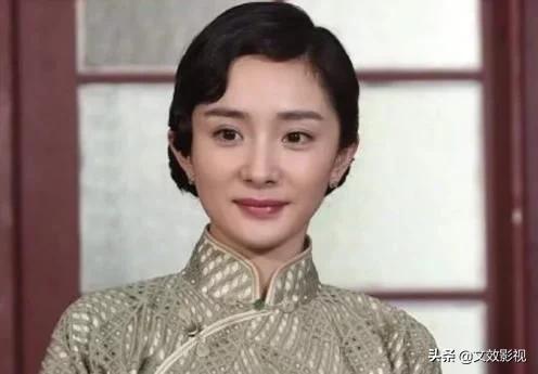 有种“小鹿乱撞”叫杨幂穿旗袍，侧身曲线太撩