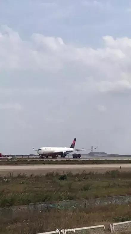 浦东机场达美航空一航班中断起飞！乘客：机头都快拉起来了