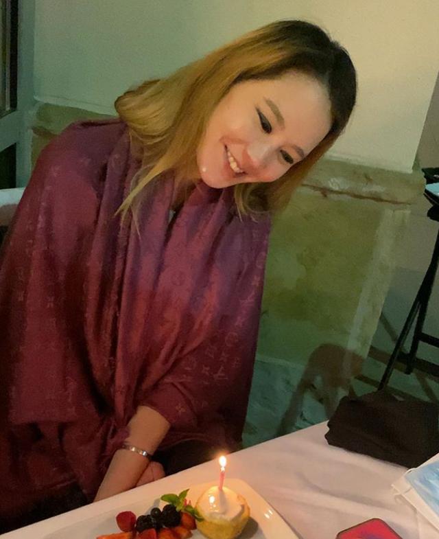 秦舒培|陈冠希为妻子秦舒培庆生 秦舒培回应老公示爱超甜蜜