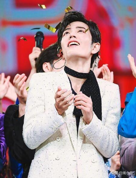 圈内三大顶流明星现状，易烊千玺：稳！蔡徐坤